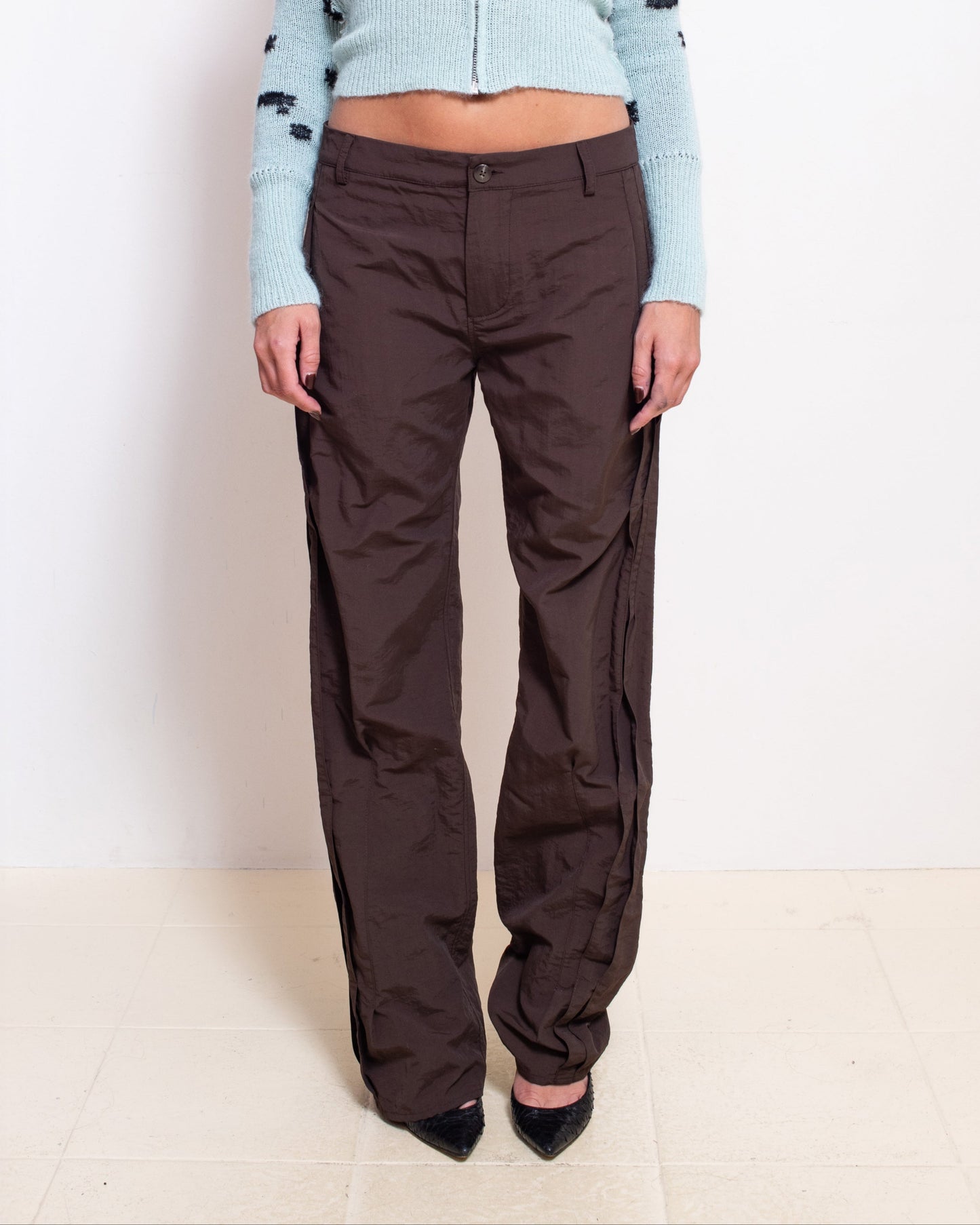 Unhinged Pleated Pants in Brown