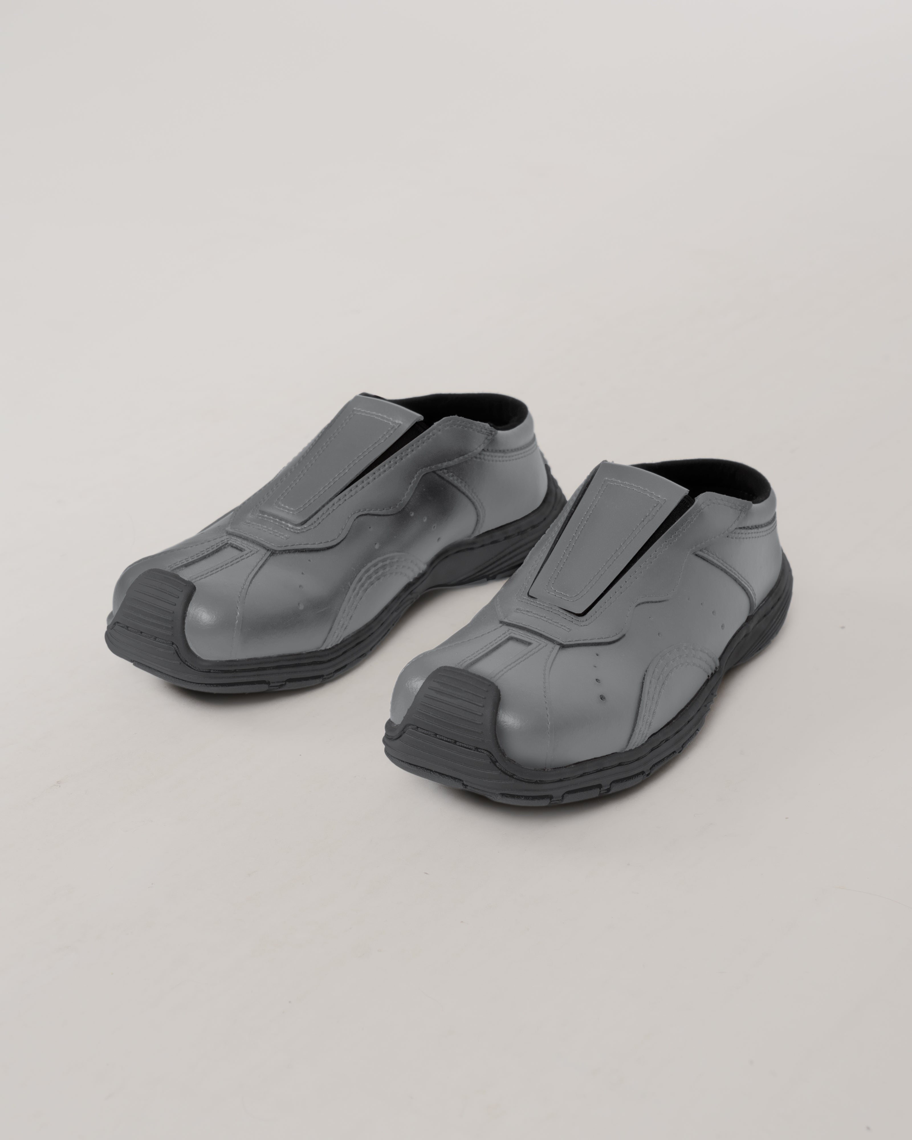 Aurix Slip On Mule in Gunmetal Leather