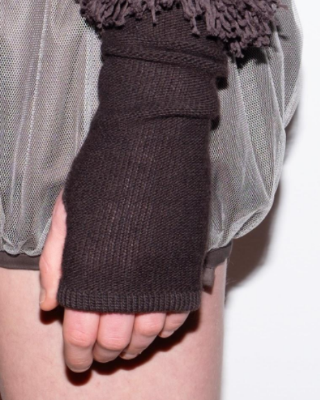 Plas – Boa Gloves – Chocolate – Sample